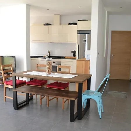 Vila 3 * Llança